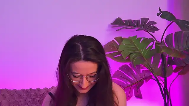 TheaMalekoo online show from March 19, 8:07 am