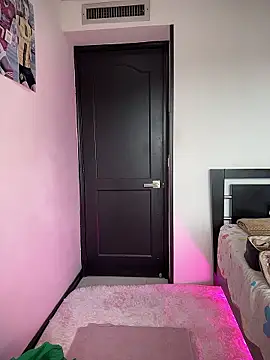 Annyhathatway online show from January 10, 9:30 pm