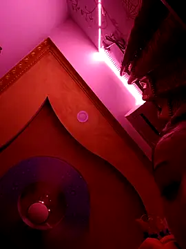 peu8 online show from February 11, 5:47 pm