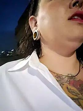 Divine Pouvoir online show from April 2, 11:35 pm