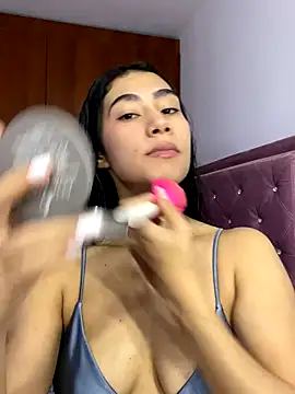 MiaTozier online show from December 13, 9:32 pm