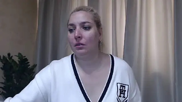 sweetpussy13 online show from May 19, 5:25 am
