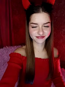 BitterPeach online show from February 6, 4:10 pm