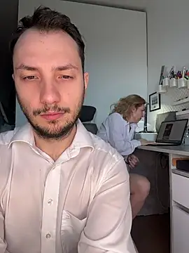 Lovebackground online show from April 2, 8:12 am