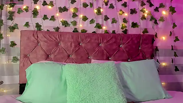 Ayla-marttinez online show from April 16, 12:33 am