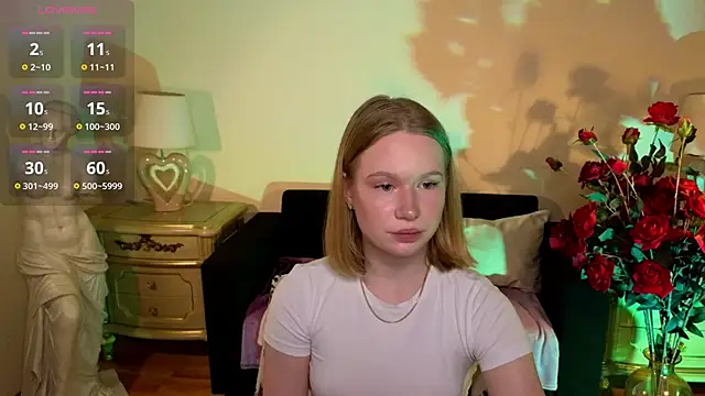 RebeccaLewis online show from December 15, 11:26 am