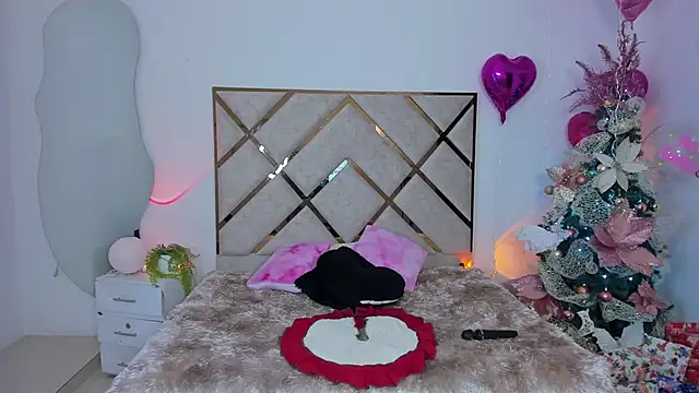 queenie staar online show from December 21, 10:35 pm