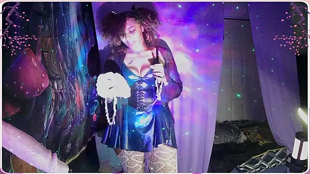 HonneyBunnyXO online show from March 18, 7:35 am