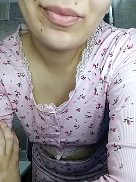 Emilyhomegirl1 online show from February 13, 9:44 am