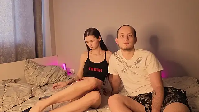 Pearl couple online show from February 10, 9:12 am