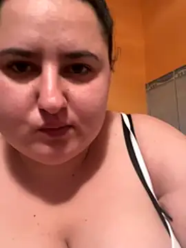 LOVE LIEBE online show from December 17, 4:33 pm