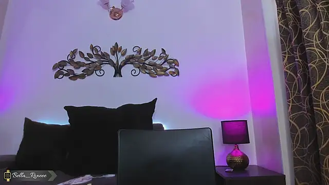 Bella roxee online show from December 18, 6:01 pm