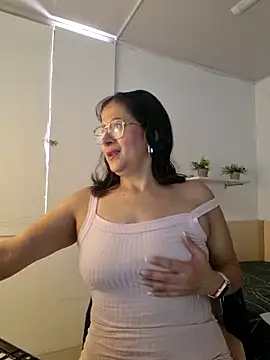 christy ant online show from April 20, 6:33 pm