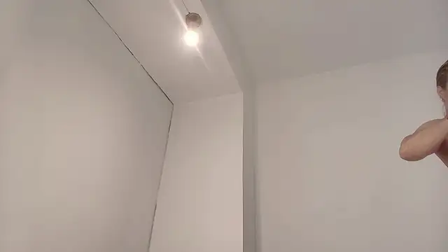 saramaartinez online show from February 20, 1:01 pm