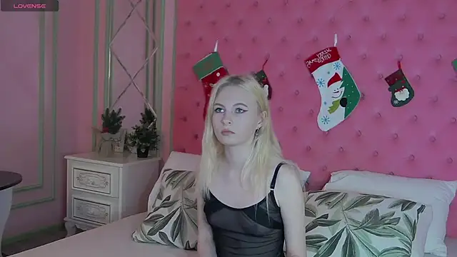 DaphneLewis online show from December 21, 1:04 pm