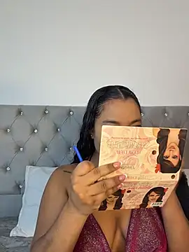 izzybelmonth12 online show from March 14, 8:32 pm