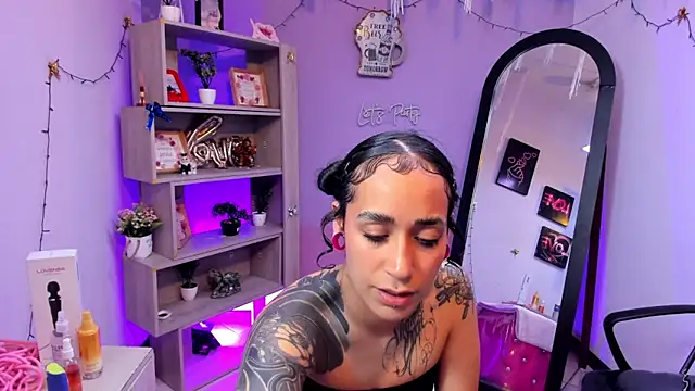 StaceyLeee online show from February 15, 7:24 pm