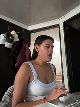 anna-evans09 online show from January 13, 6:56 pm