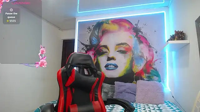 nicol ross19 online show from April 13, 7:25 pm