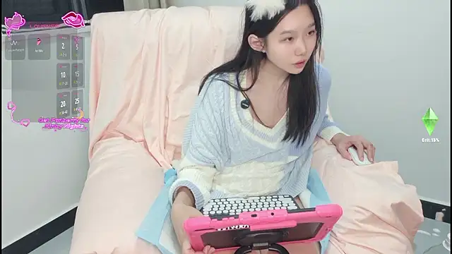 eulallA online show from February 4, 1:03 pm