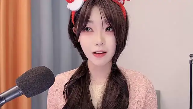 smalldaisy online show from February 7, 11:47 am