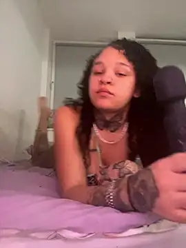 urprettygirlleenay online show from January 13, 9:41 pm