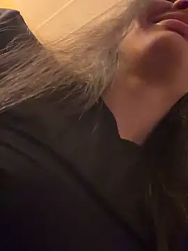 ManuelaEvans  online show from April 9, 9:53 pm