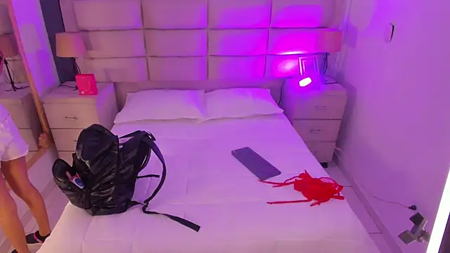 ManuelaEvans  online show from February 21, 8:53 pm