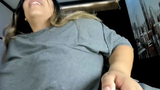 AmbarBrownn  online show from April 13, 8:04 am