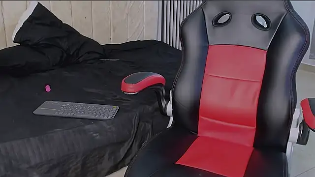 ashley deluxe online show from January 7, 6:33 pm