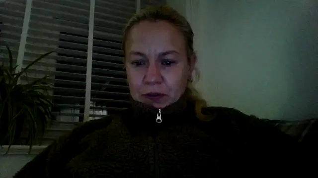 jennyblondeuk online show from March 1, 12:10 am