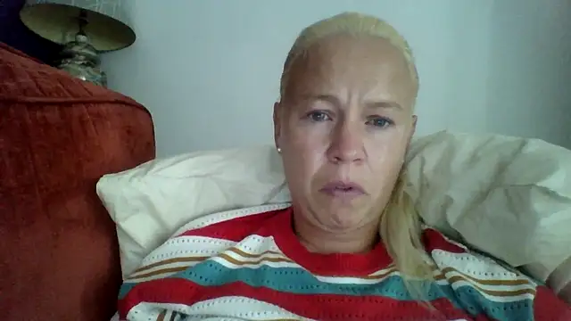 jennyblondeuk online show from July 24, 5:44 pm