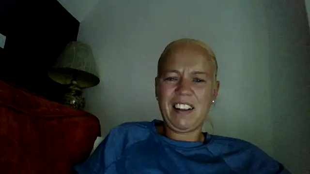 jennyblondeuk online show from July 22, 7:04 pm