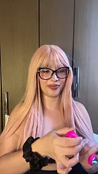 EmmaInPink online show from February 1, 5:33 pm