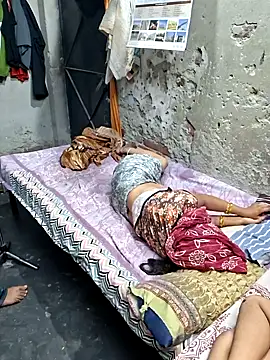 Radhacpl9528 online show from April 18, 6:21 pm