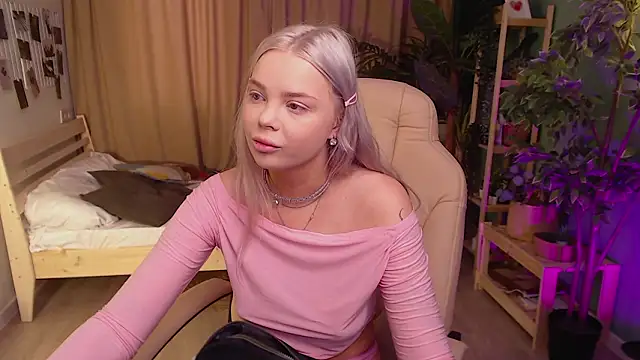 Leslie Caronn online show from February 16, 7:52 am