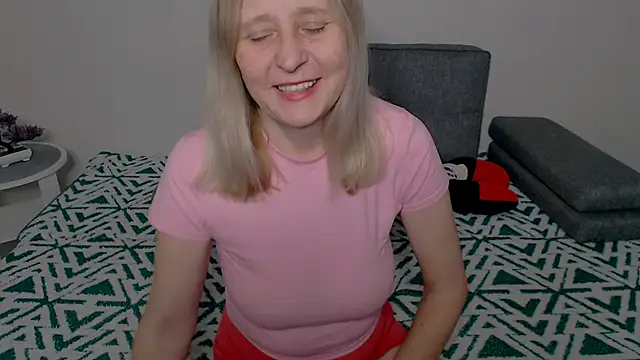 MiLenaMilf online show from December 3, 7:00 am