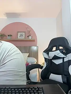 lila lain online show from July 26, 2:08 am