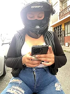 Scarlet auraa online show from February 5, 8:12 pm