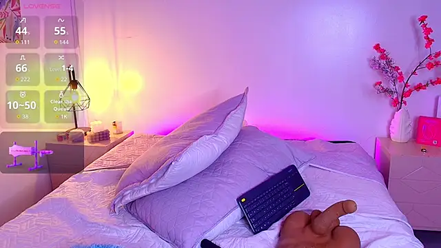 kitty whitte online show from February 11, 8:43 pm