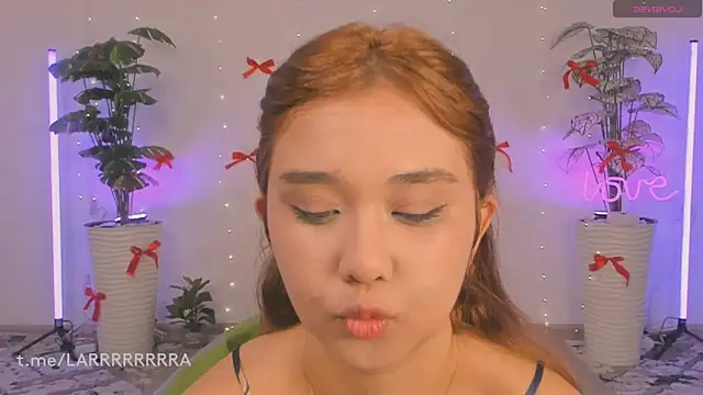 larabae online show from April 18, 8:42 pm