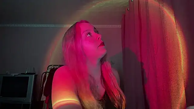 ZoraDearmon online show from January 8, 9:30 pm