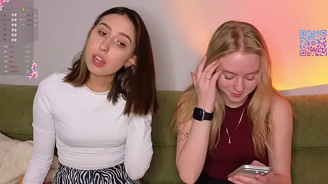 Mimipaws online show from April 11, 8:45 pm