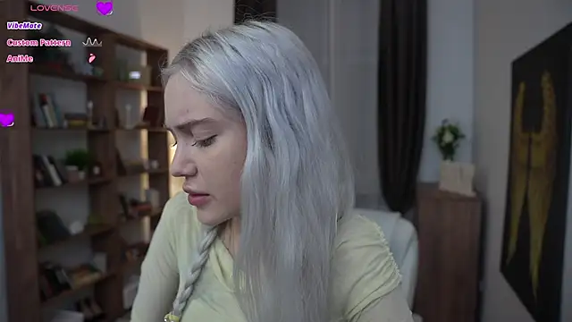 KristalCrowner online show from March 5, 7:09 pm