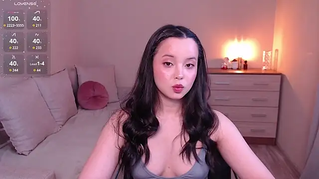 lia hetty online show from April 11, 1:37 pm