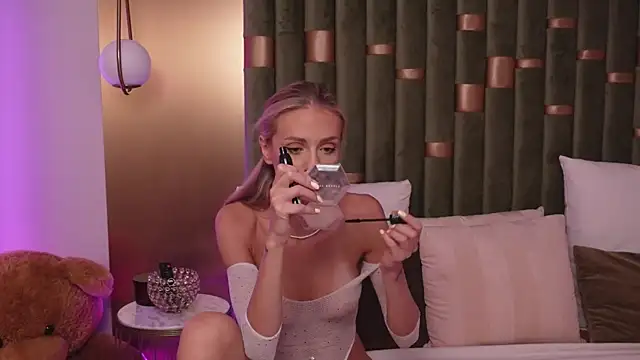 AmeliaAngel online show from July 21, 8:42 pm