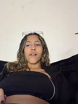 vicky bass  online show from March 11, 2:27 am