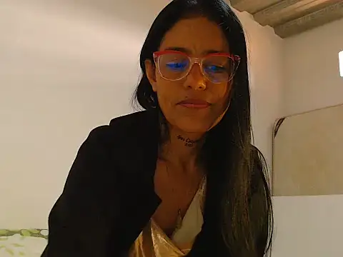 Elizabeth manzon online show from May 28, 8:18 pm