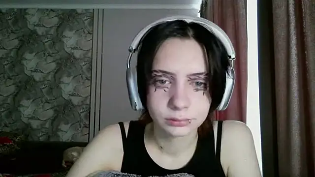 LxayBloom online show from February 28, 7:52 am