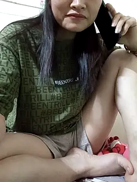 yumyum112 online show from February 12, 12:40 pm